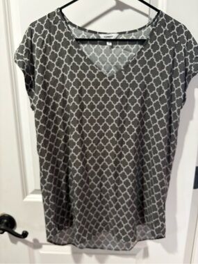 Express Gray Short-Sleeve V-Neck Patterned Top